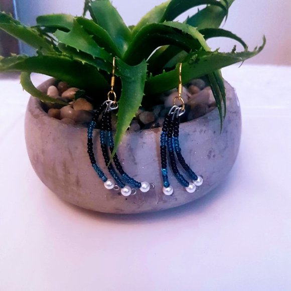 #J20 Blue & Black Beaded Earrings - Picture 3 of 4